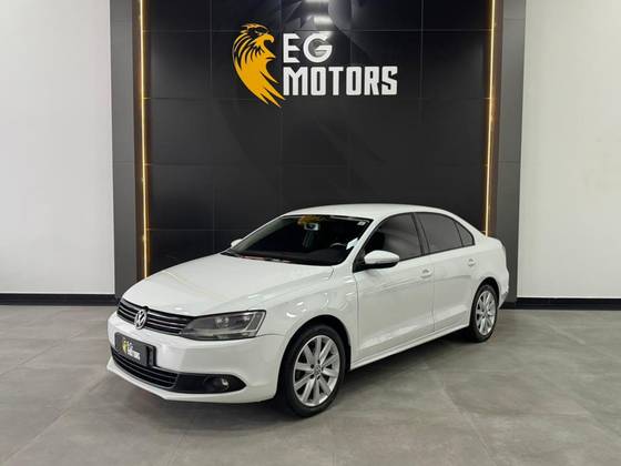 VOLKSWAGEN JETTA 2.0 COMFORTLINE FLEX 4P TIPTRONIC
